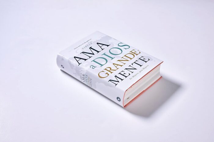 Biblia Ama a Dios Grandemente NBLA - Tapa Dura - Image 2