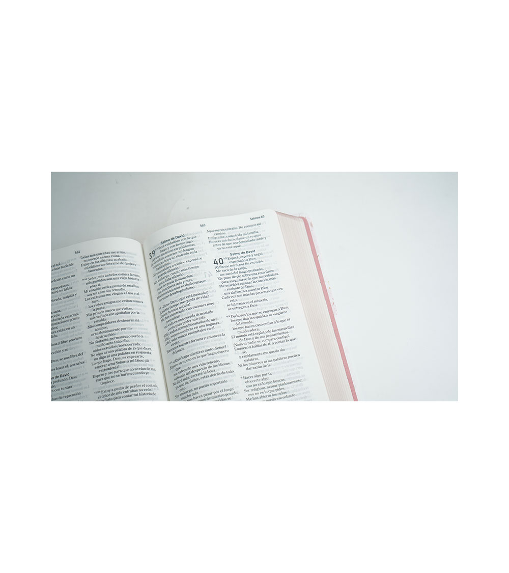 Biblia El Mensaje - Tapa Dura Rosa Floral - Image 3