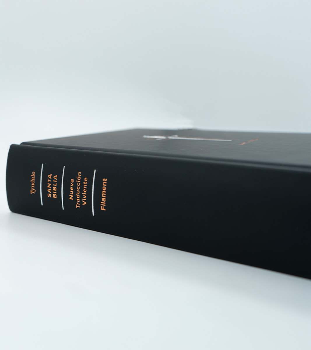 Santa Biblia De Apuntes NTV – Tapa Dura Negro Cruz - Filament - Image 4